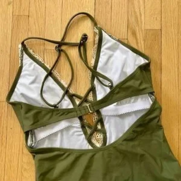 Cupshe Olive Green Lace Trimmed Plunge V-Neck One-Piece Swimsuit Size S - Picture 9 of 12